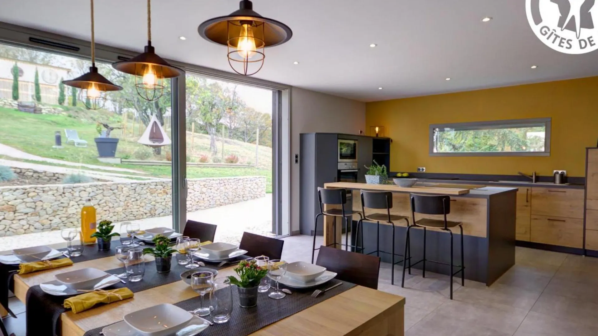 Gite Moderne Avec Jardin, Etang, Terrasses Et Confort Tout Inclus A Montbrison - Fr-1-496-157